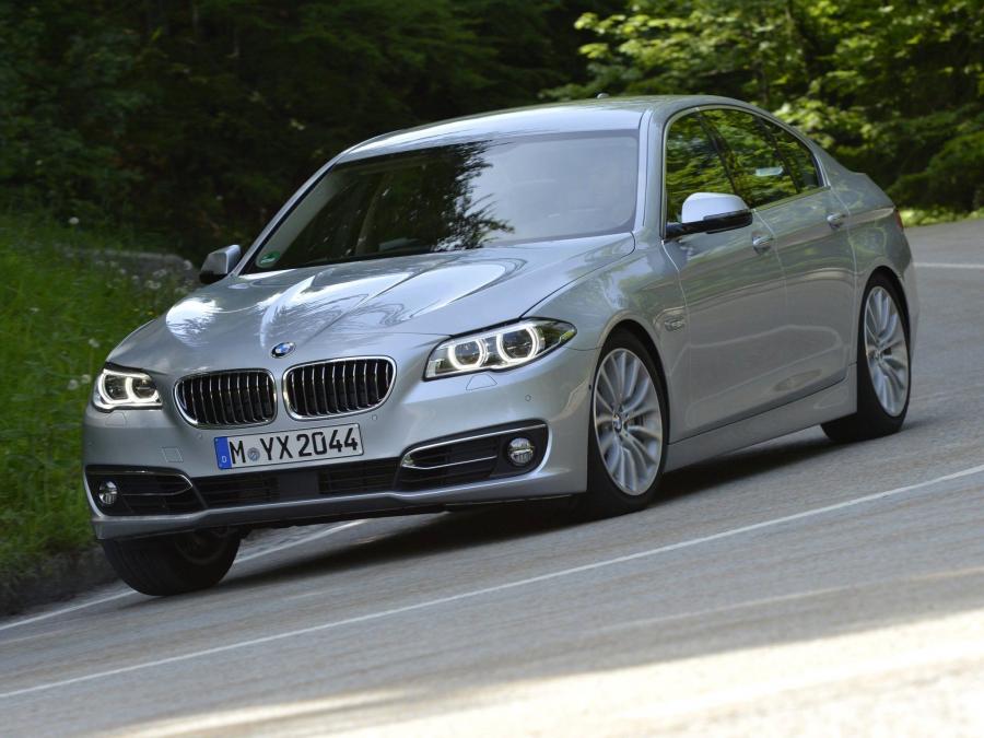 BMW 530d Sedan Luxury Line 2013 года  (фото 9 из 16)